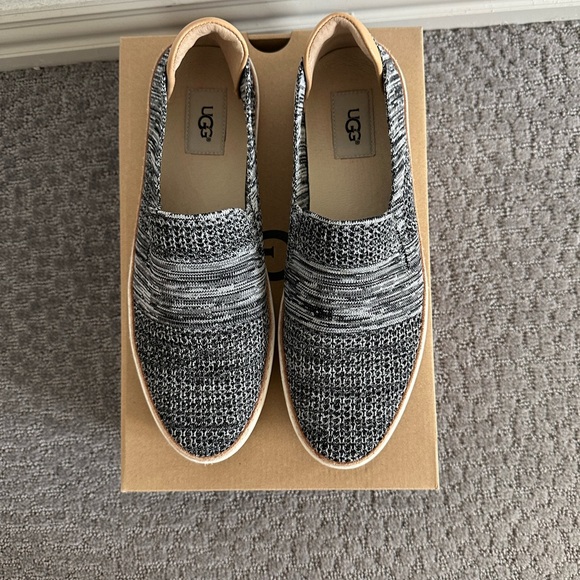 Ugg slides - Picture 2 of 4